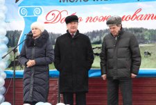 Opening of the rotary milking parlour