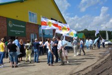 “Give Way to Milk!” motor rally in Sibirskaya Niva