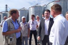 Acting Governor of Kursk oblast visits a seed-processing plant