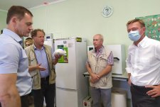 Acting Governor of Kursk oblast visits a seed-processing plant